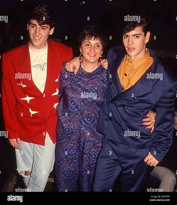 How Old Are Jonathan Knight's Parents: a Comprehensive Guide